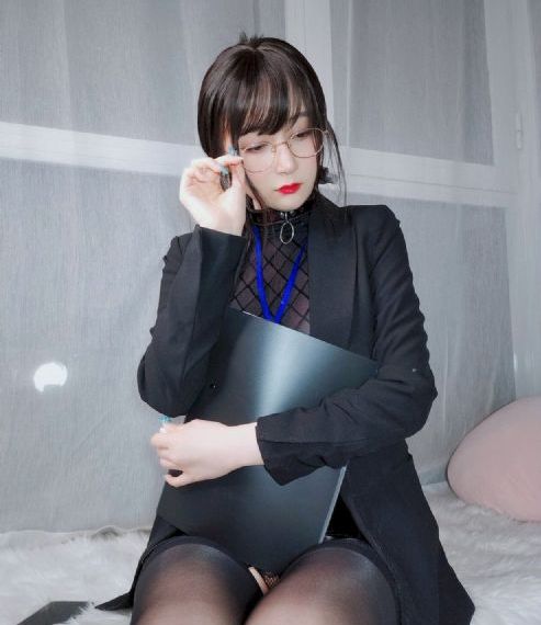 《被丈夫的下属推来推去的妻子》_剧情片免费观看韩国